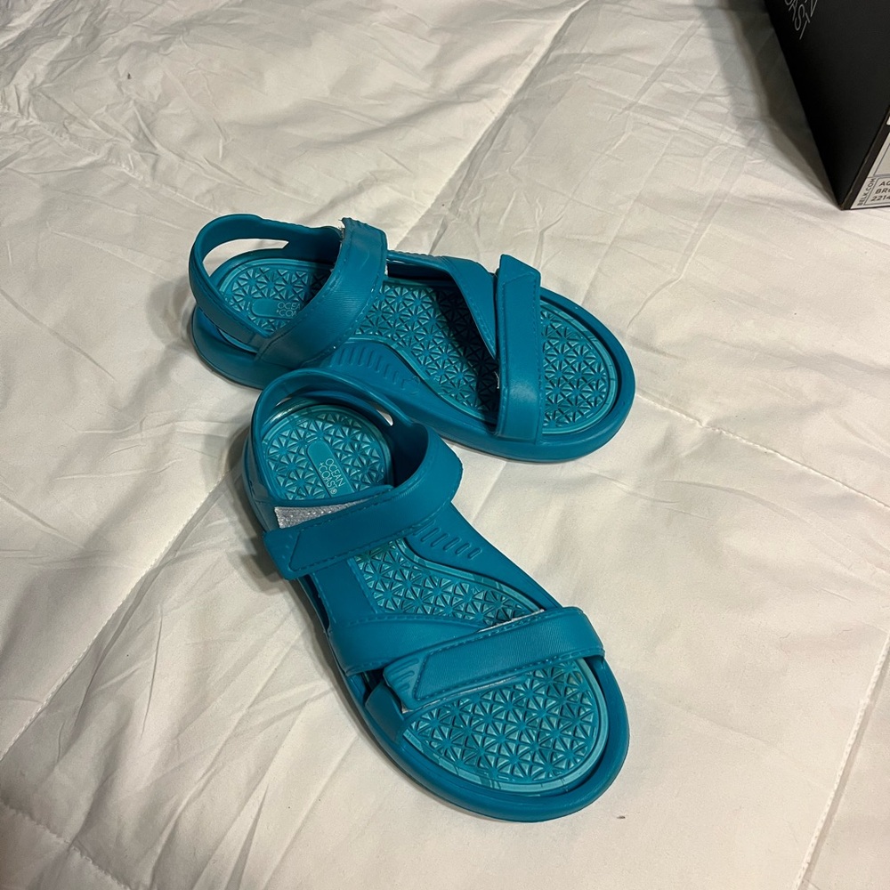 Belk Blue Sandals Open-Toe Thong Design